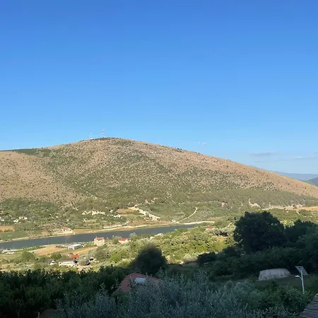 Monte Shpirag Δωμάτια σε οικογενειακή κατοικία Μπεράτ